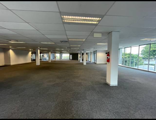 658M² OFFICE TO LET IN BRYANSTON